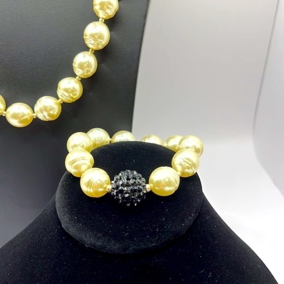 Faux Pearl & Rhinestones matching Necklace & Bracelet Elegant, Classy Big Bold - Picture 8 of 11